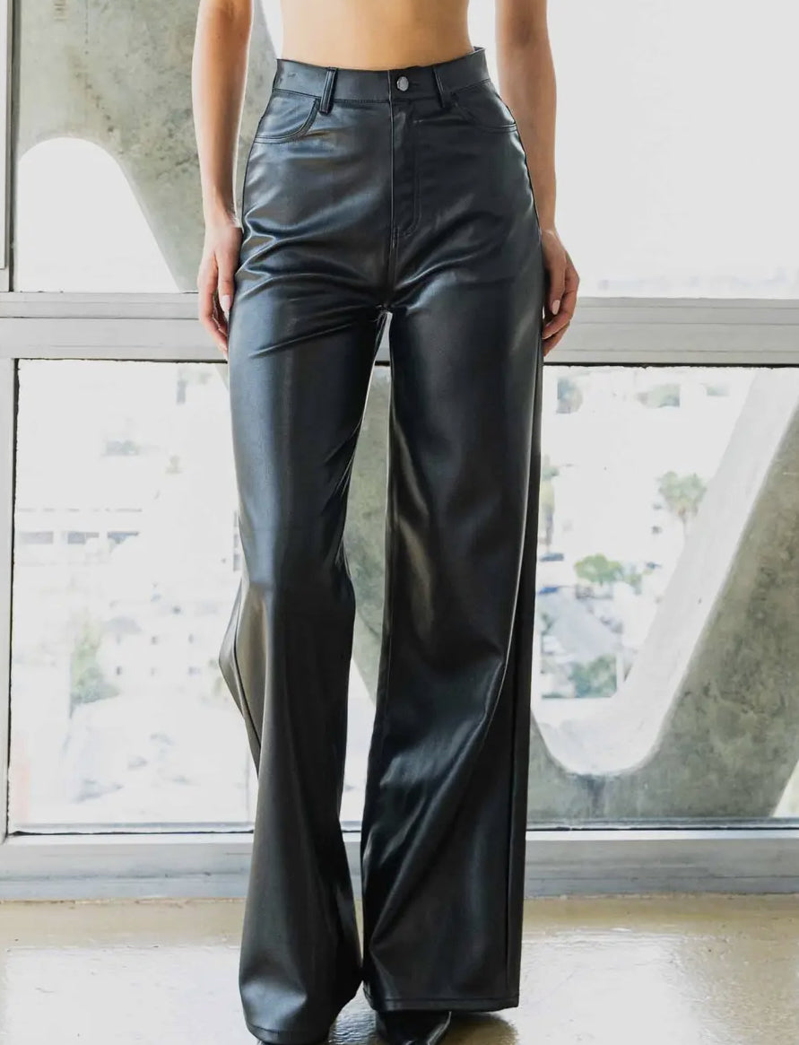 WHO DOESNT LOVE LEATHER PANTS