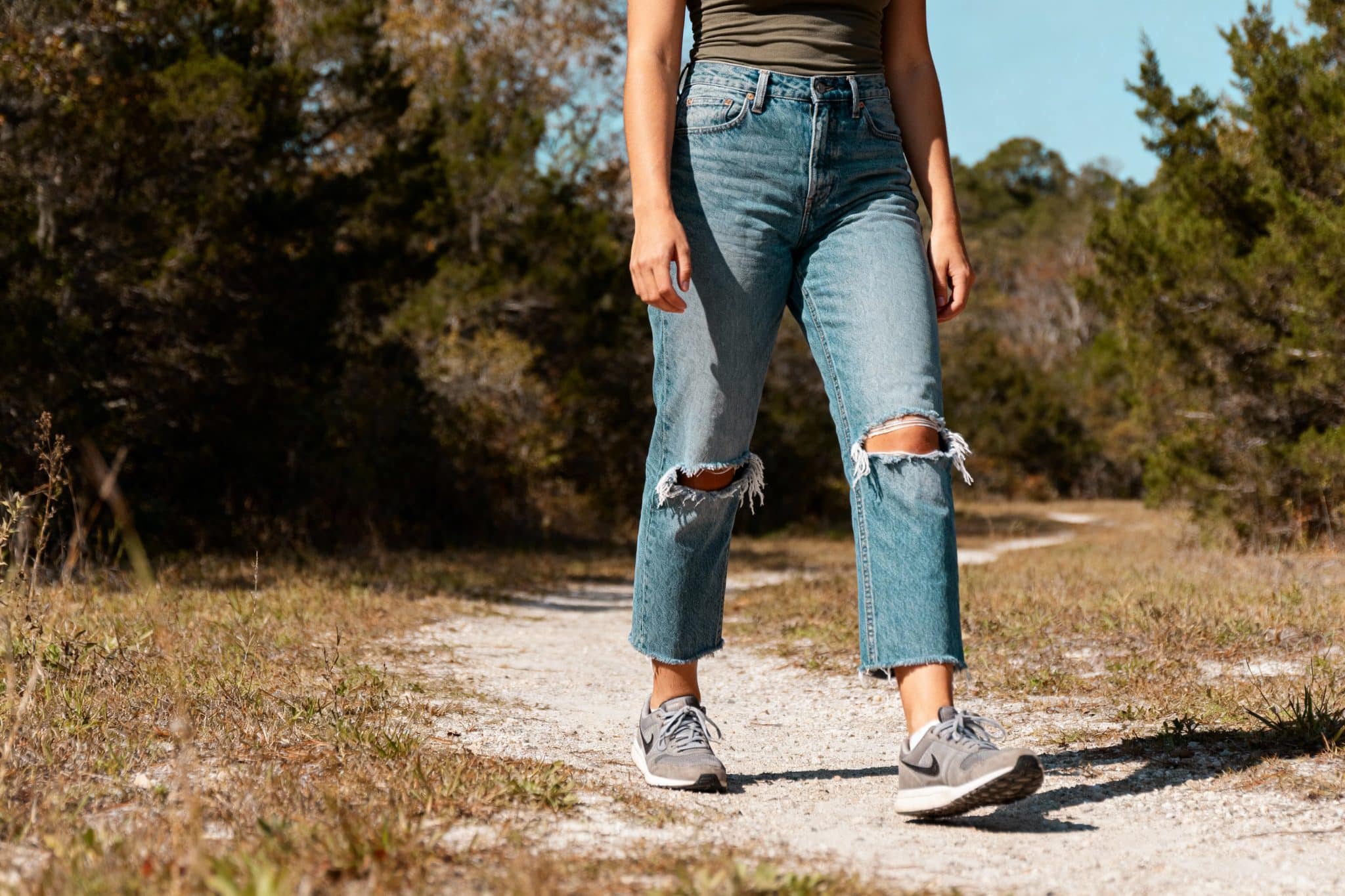 cropped frayed jeans